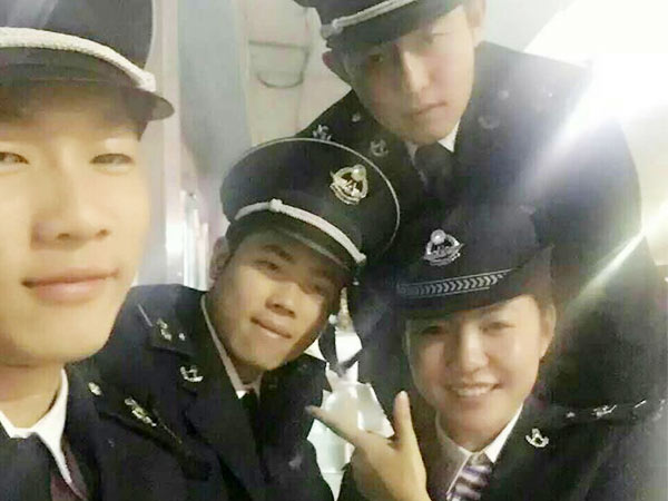 民航鐵路服務(wù)班學生福州機場生活照